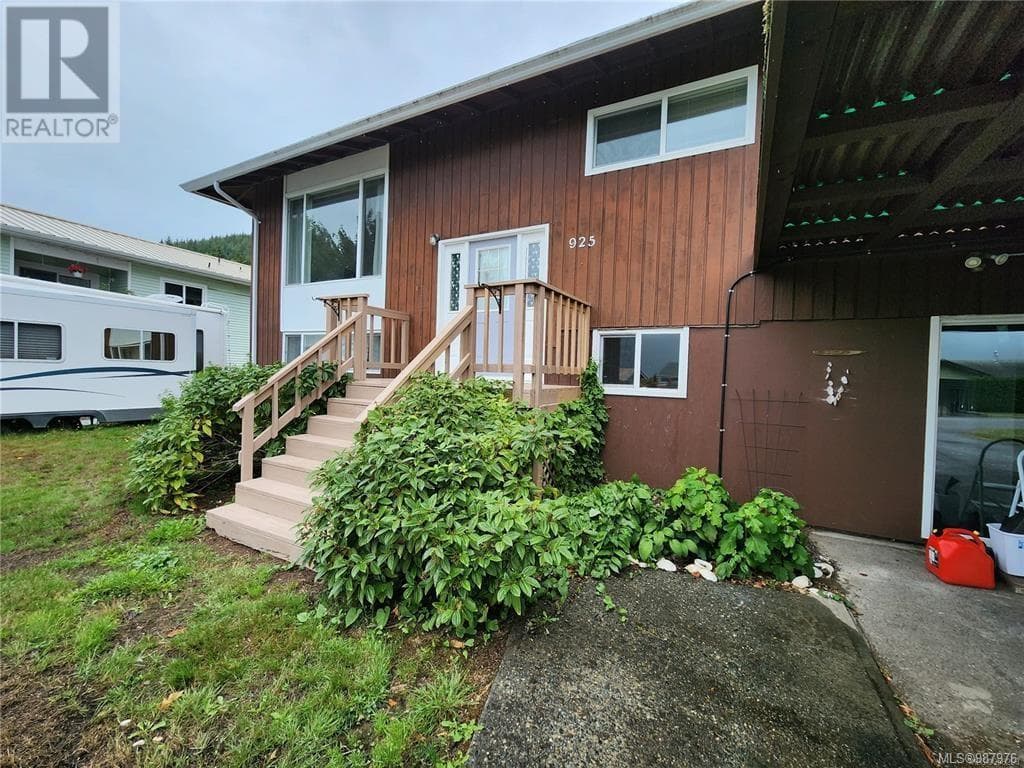 3 bed 3 bath single family at 925 Haida Ave — $349,900