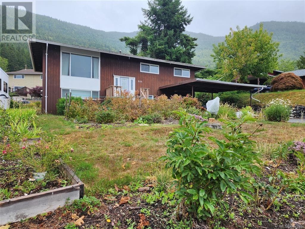 925 Haida Ave photo 2