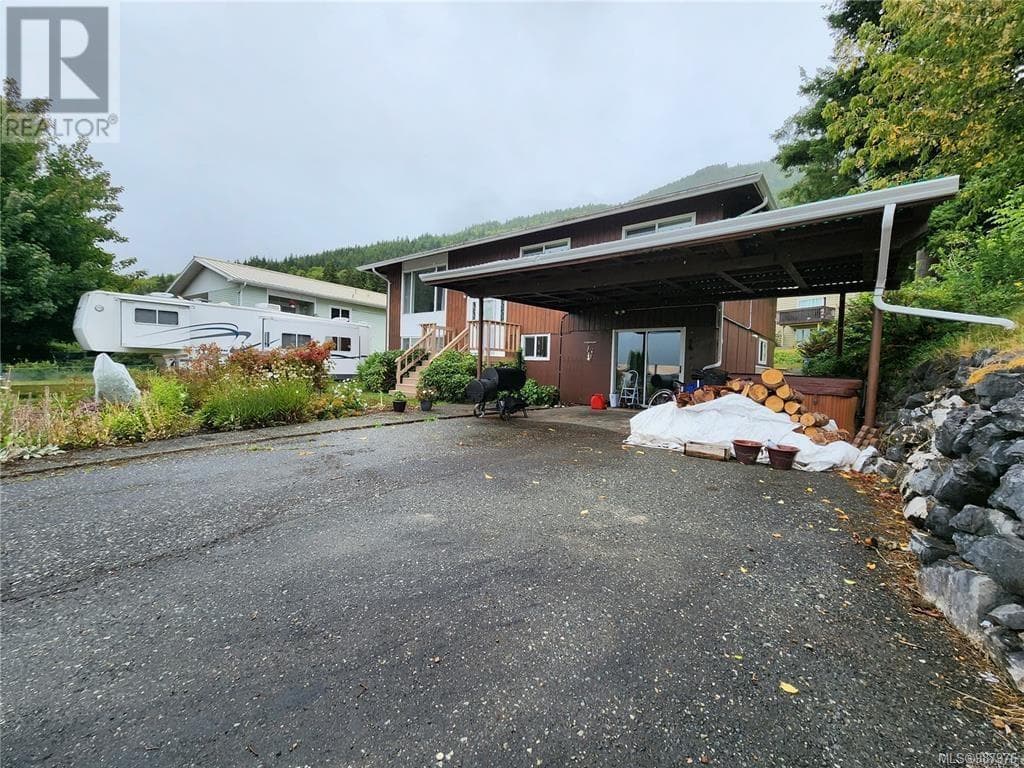 925 Haida Ave photo 3
