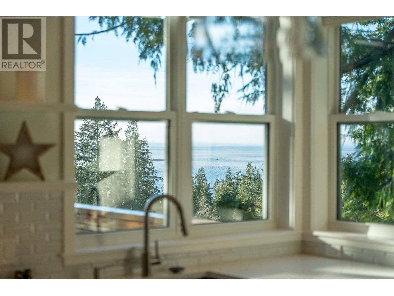 153 SWALLOW ROAD photo 4