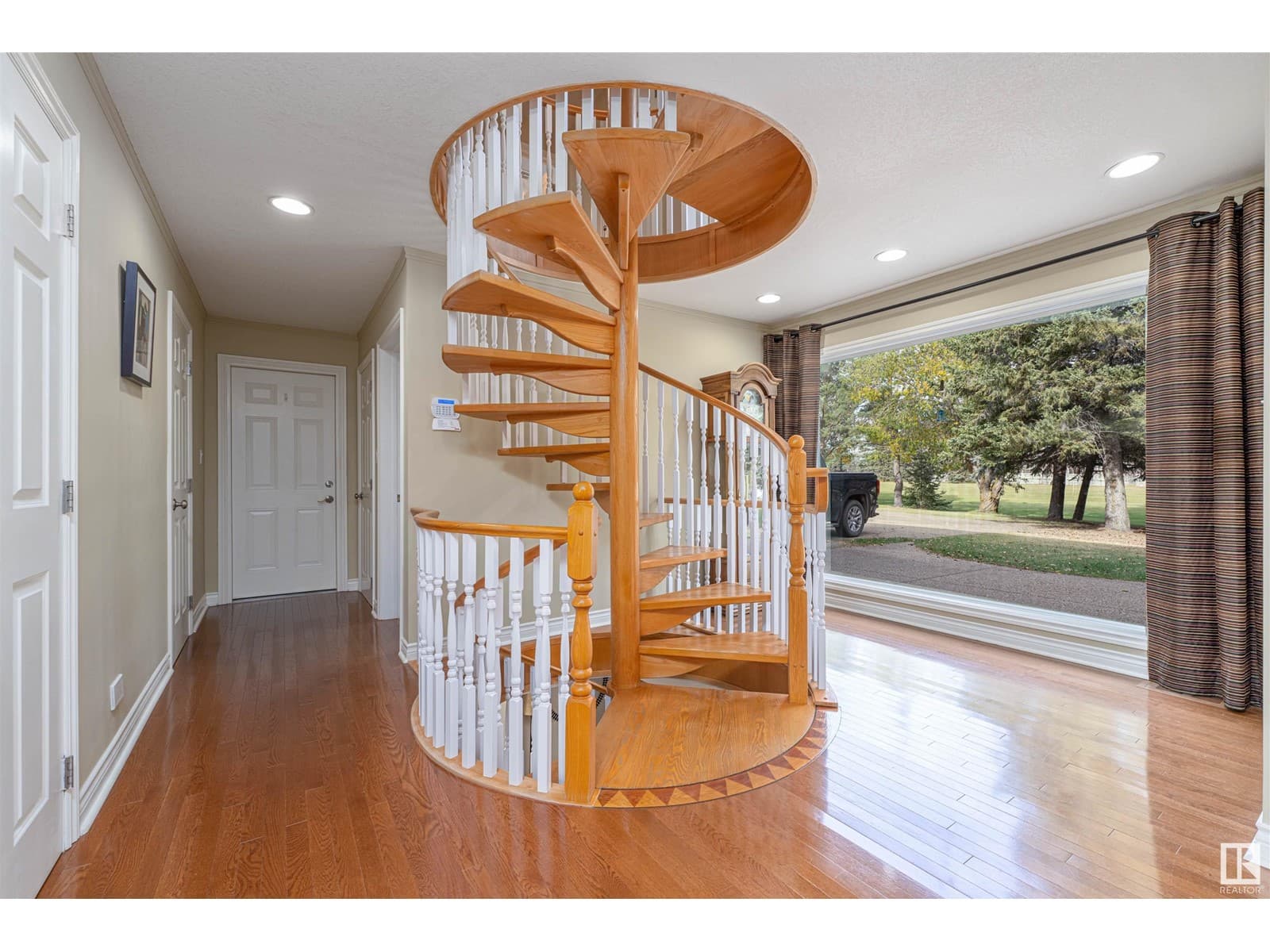 23022 LAMOUREUX DR — photo 2