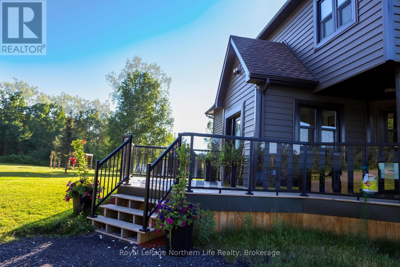 33 WHITE BEAR COURT photo 2