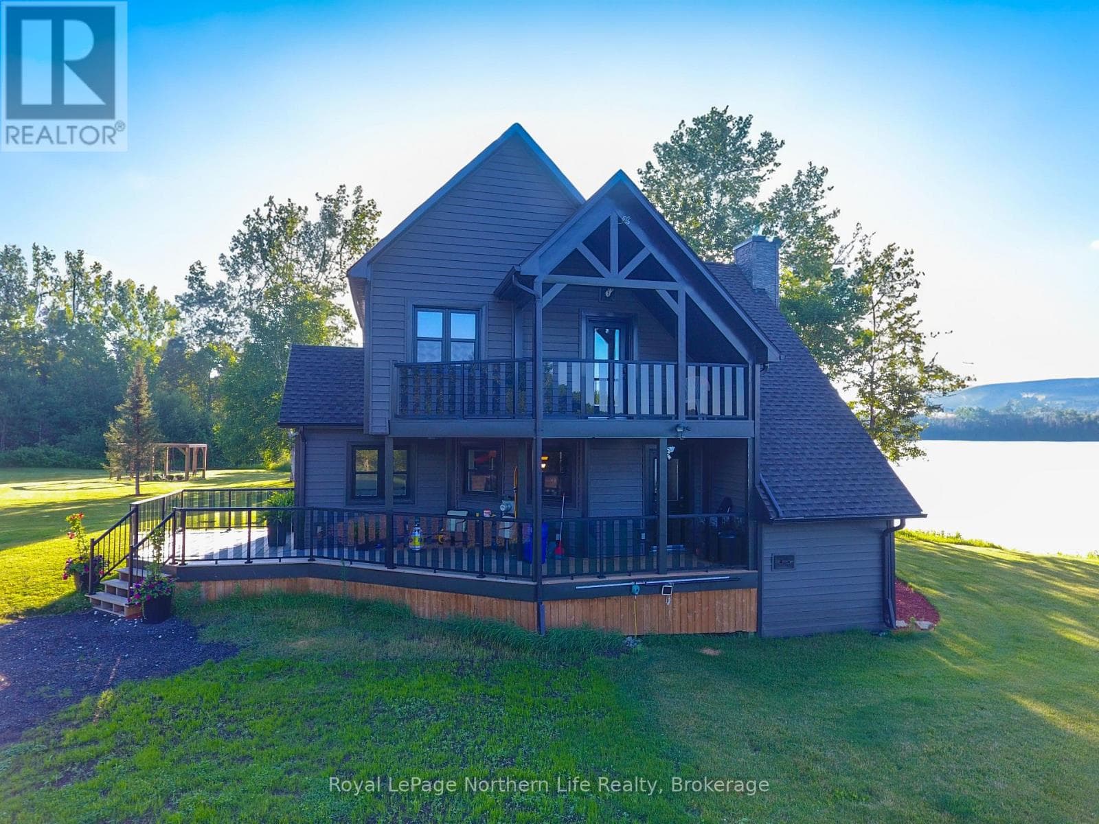 33 WHITE BEAR COURT photo 3