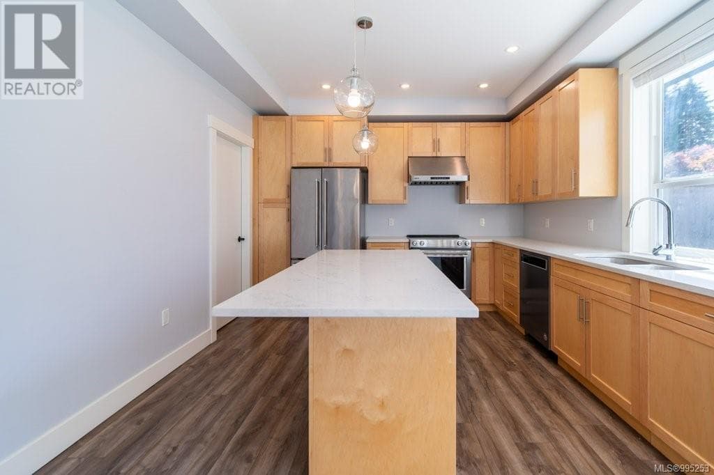 4462 Tyndall Ave photo 4
