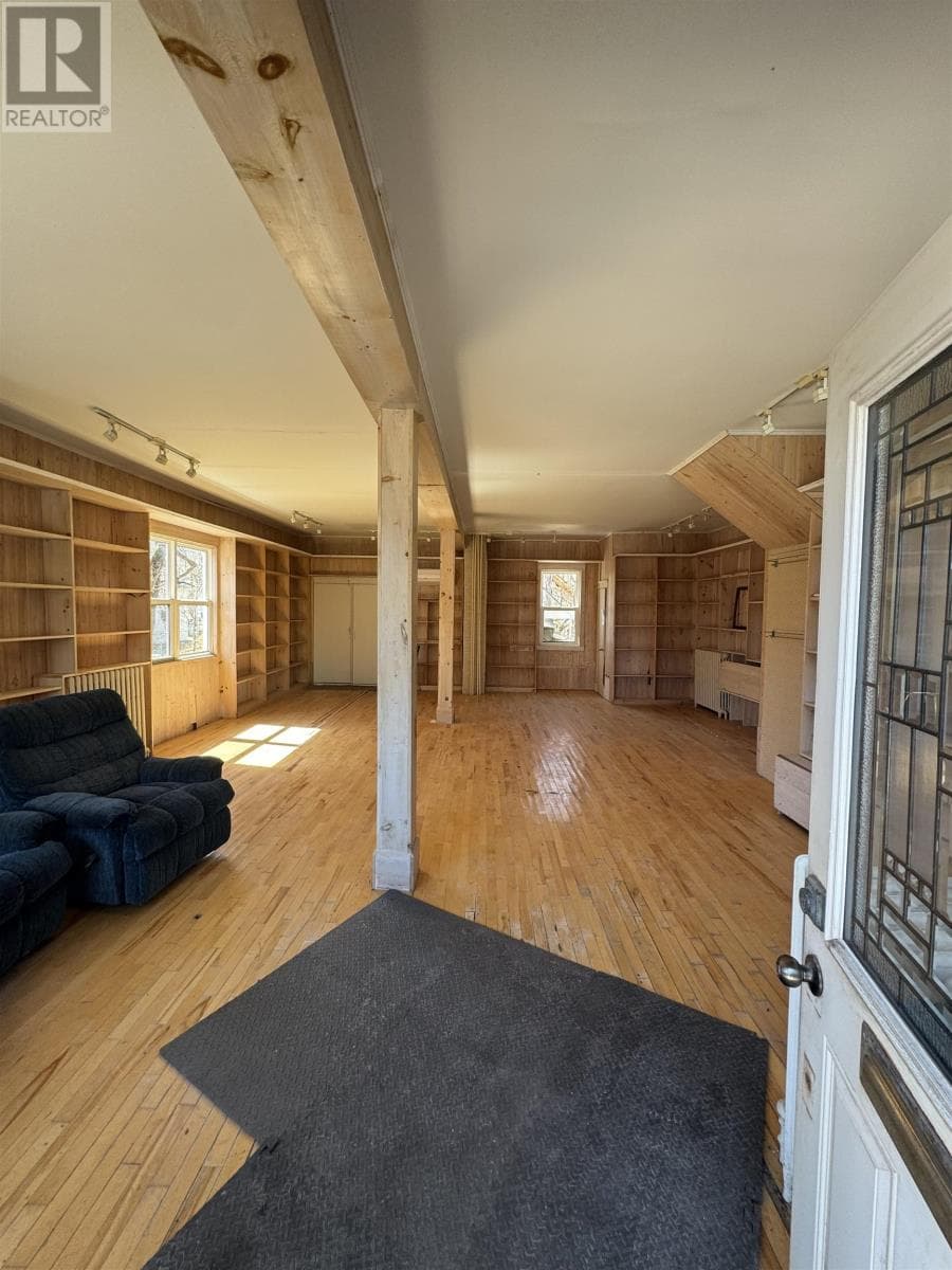 9386 Main Street photo 3