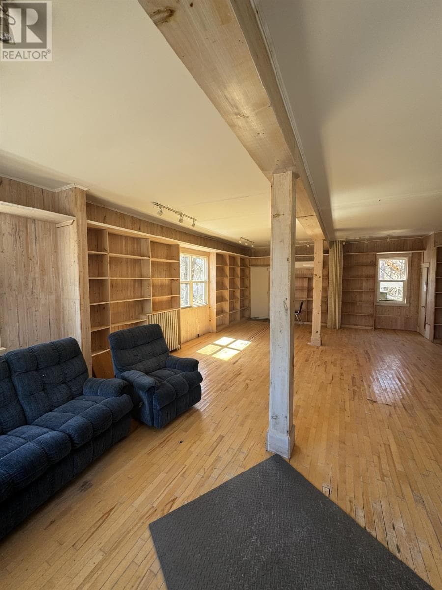 9386 Main Street photo 4