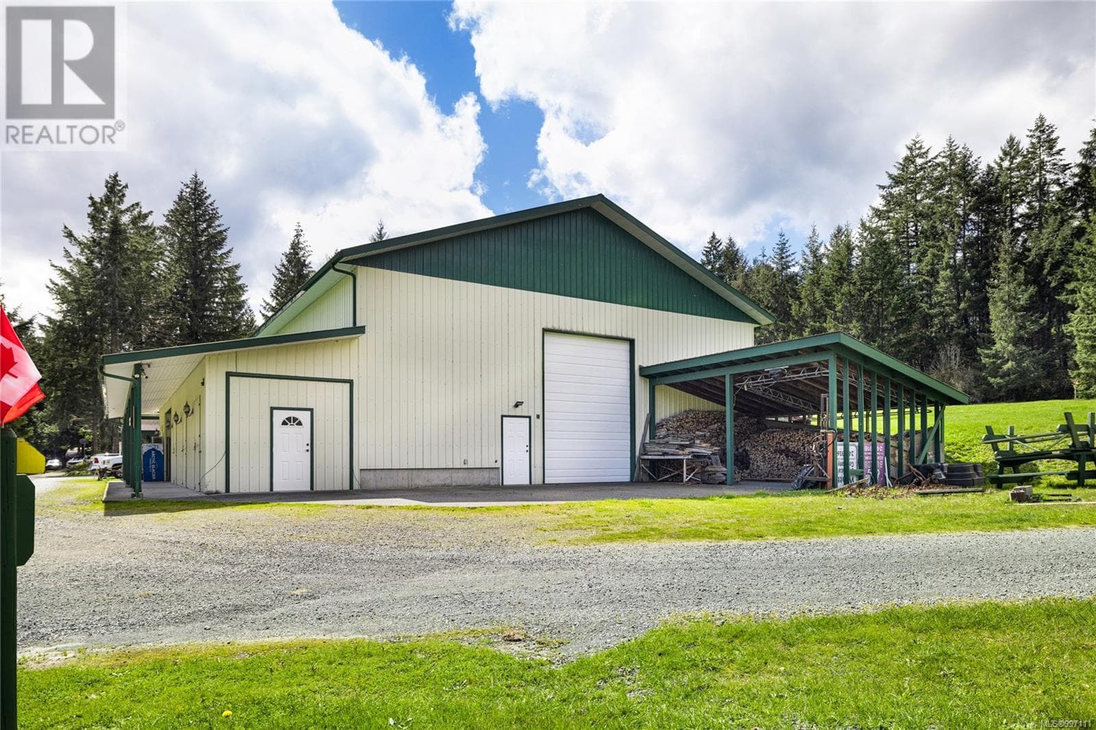 8682 Trans Canada Hwy photo 5