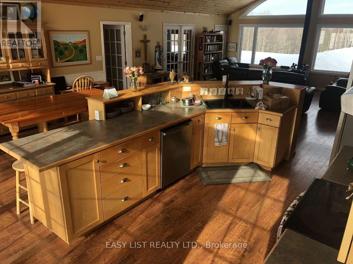 535 PERRIER ROAD photo 5