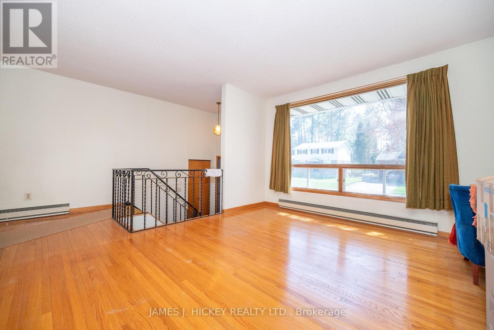 5 HAMMOND COURT photo 2