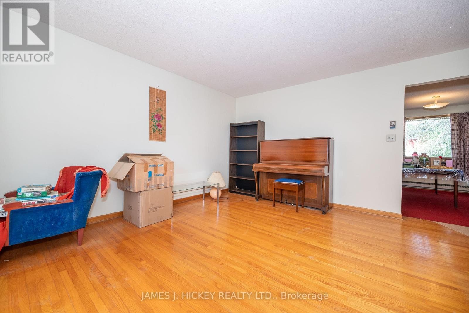 5 HAMMOND COURT photo 4