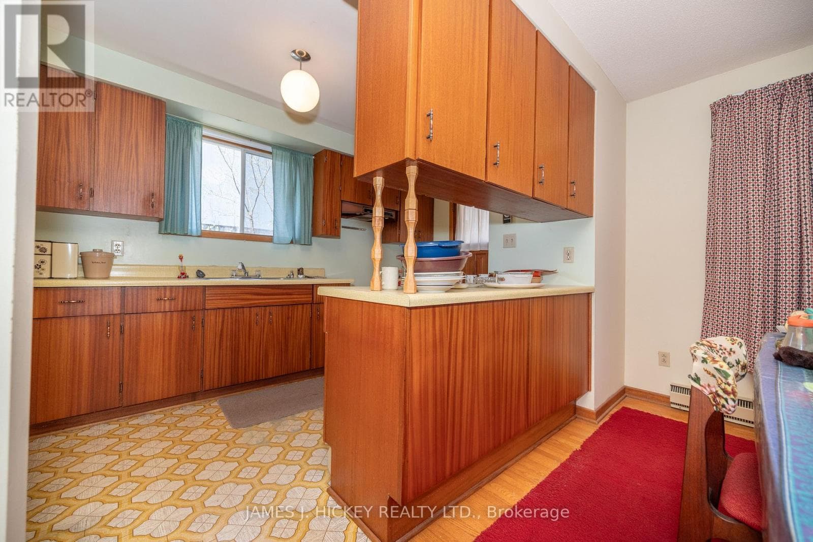 5 HAMMOND COURT photo 5