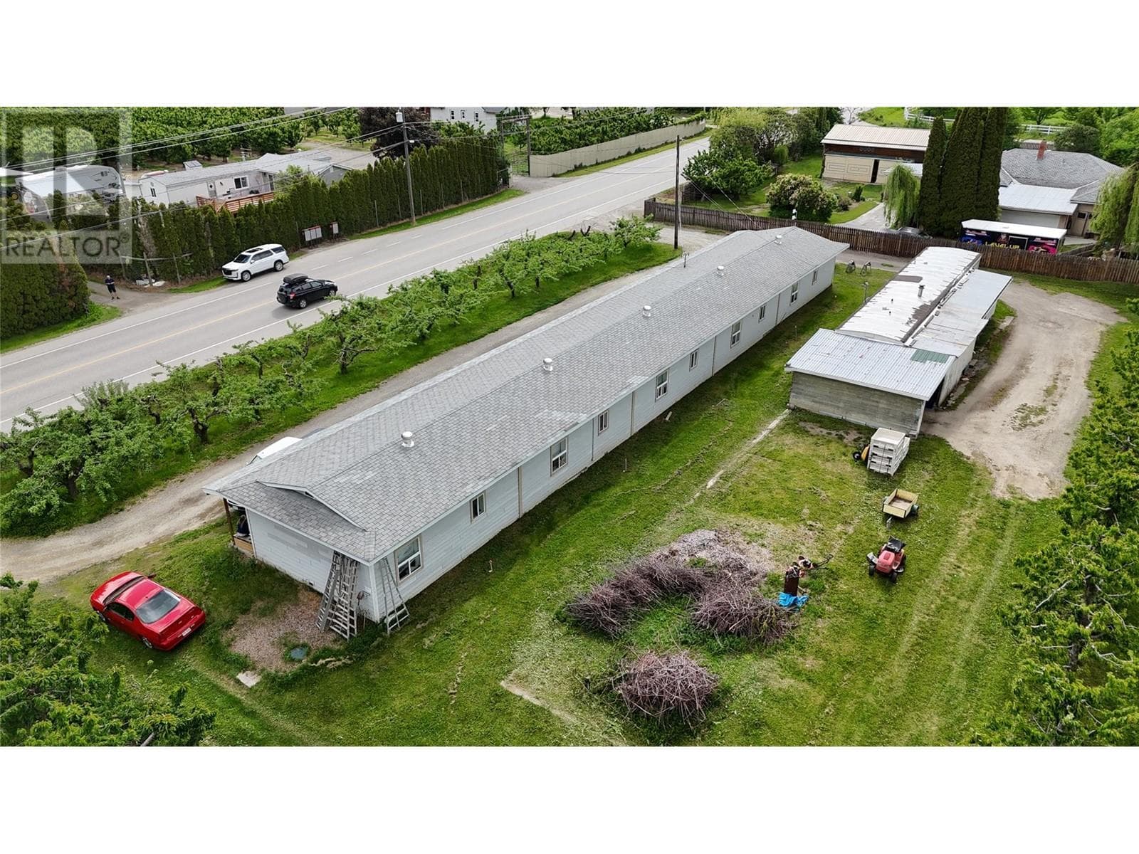 3318 ERICKSON Road photo 4