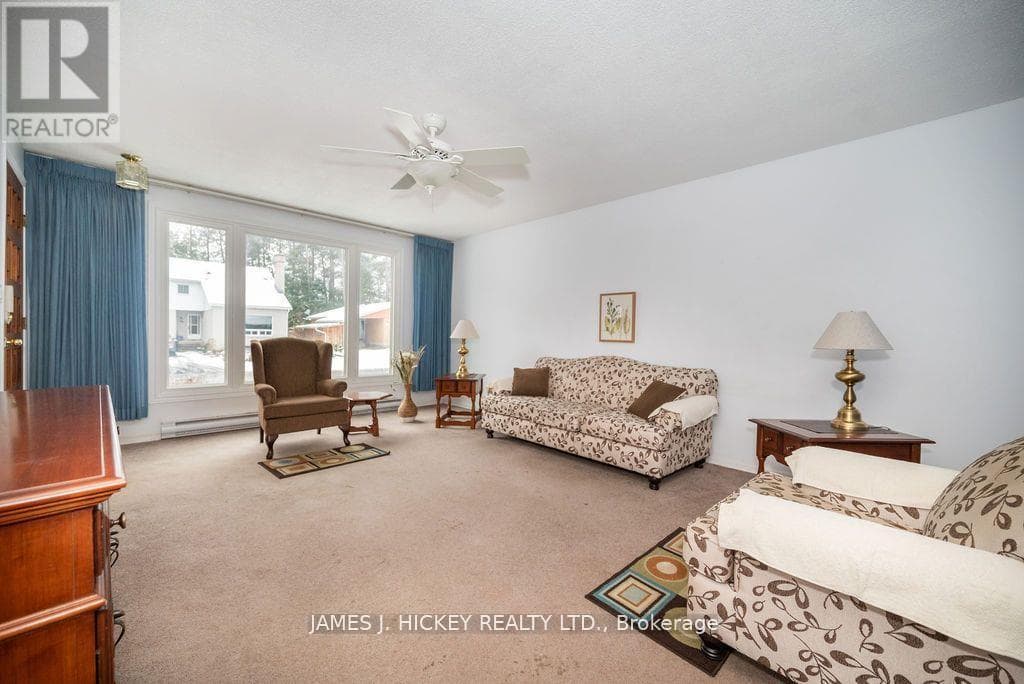 11 HAMMOND COURT photo 2