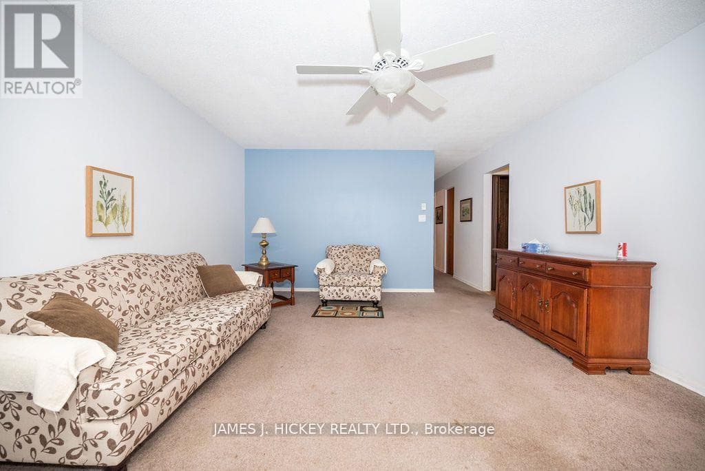 11 HAMMOND COURT photo 4