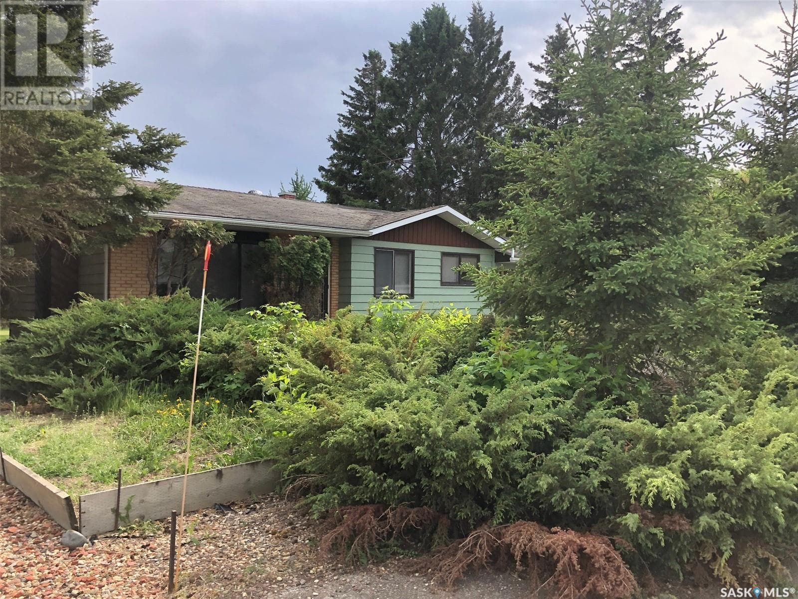226 Saskatchewan STREET E photo 2