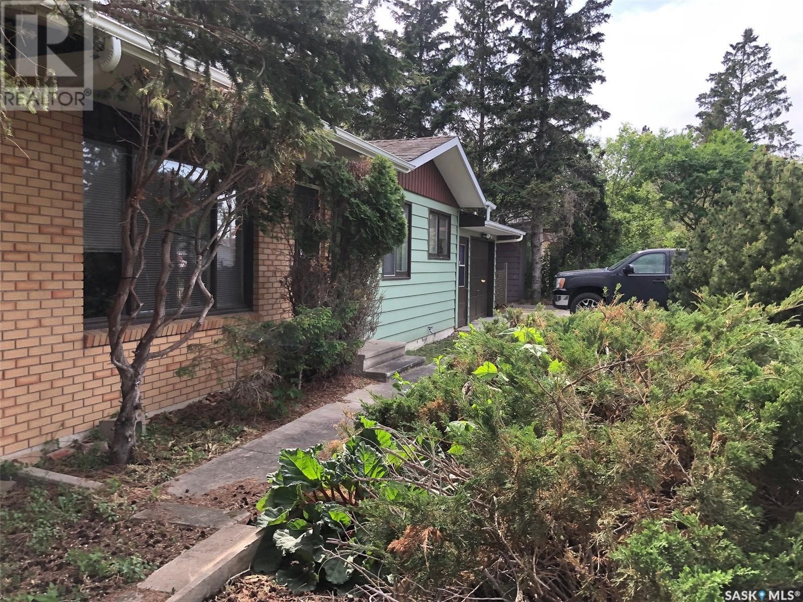 226 Saskatchewan STREET E photo 4