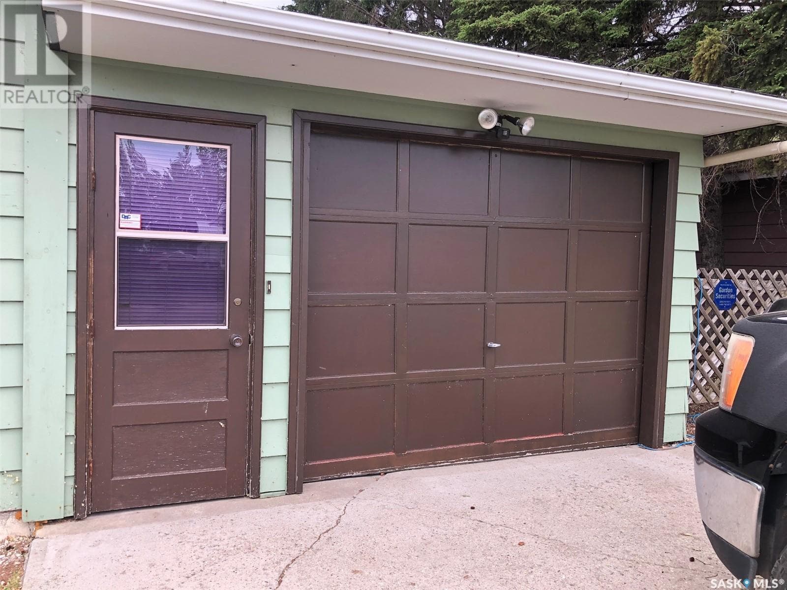 226 Saskatchewan STREET E photo 8