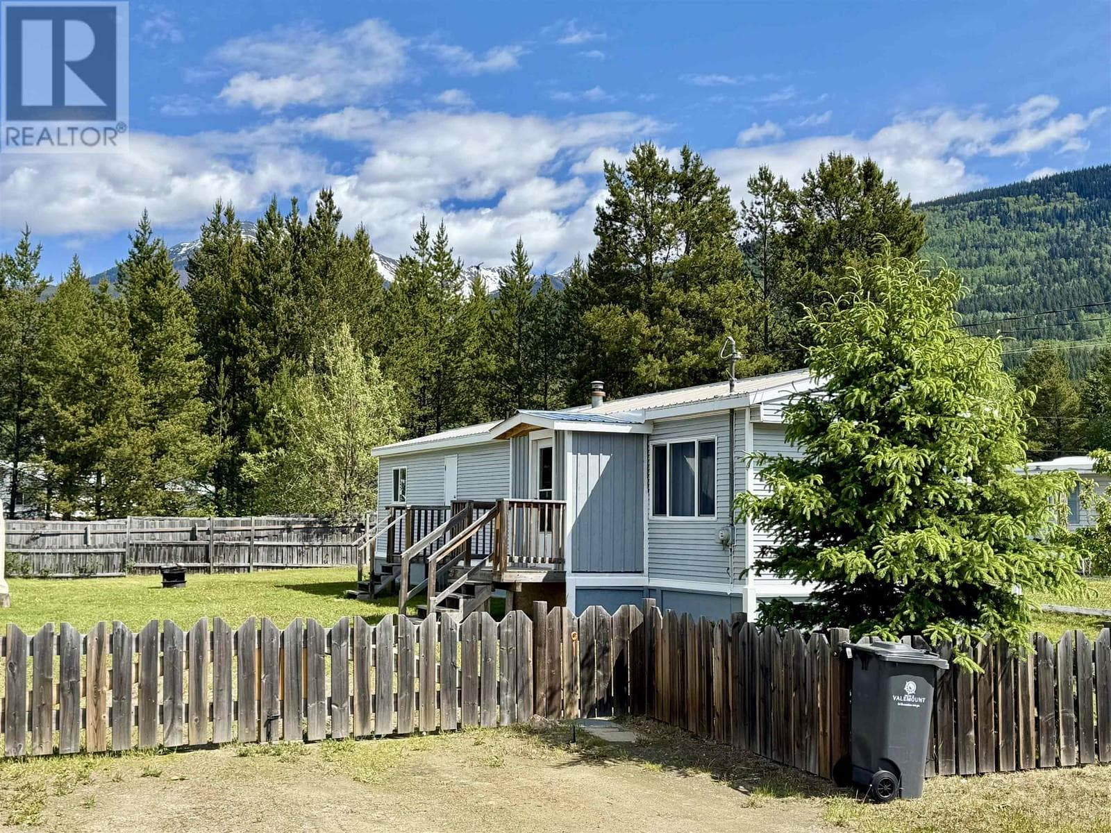 2 bed 1 bath single family at 970 BEAVEN CRESCENT — $219,000