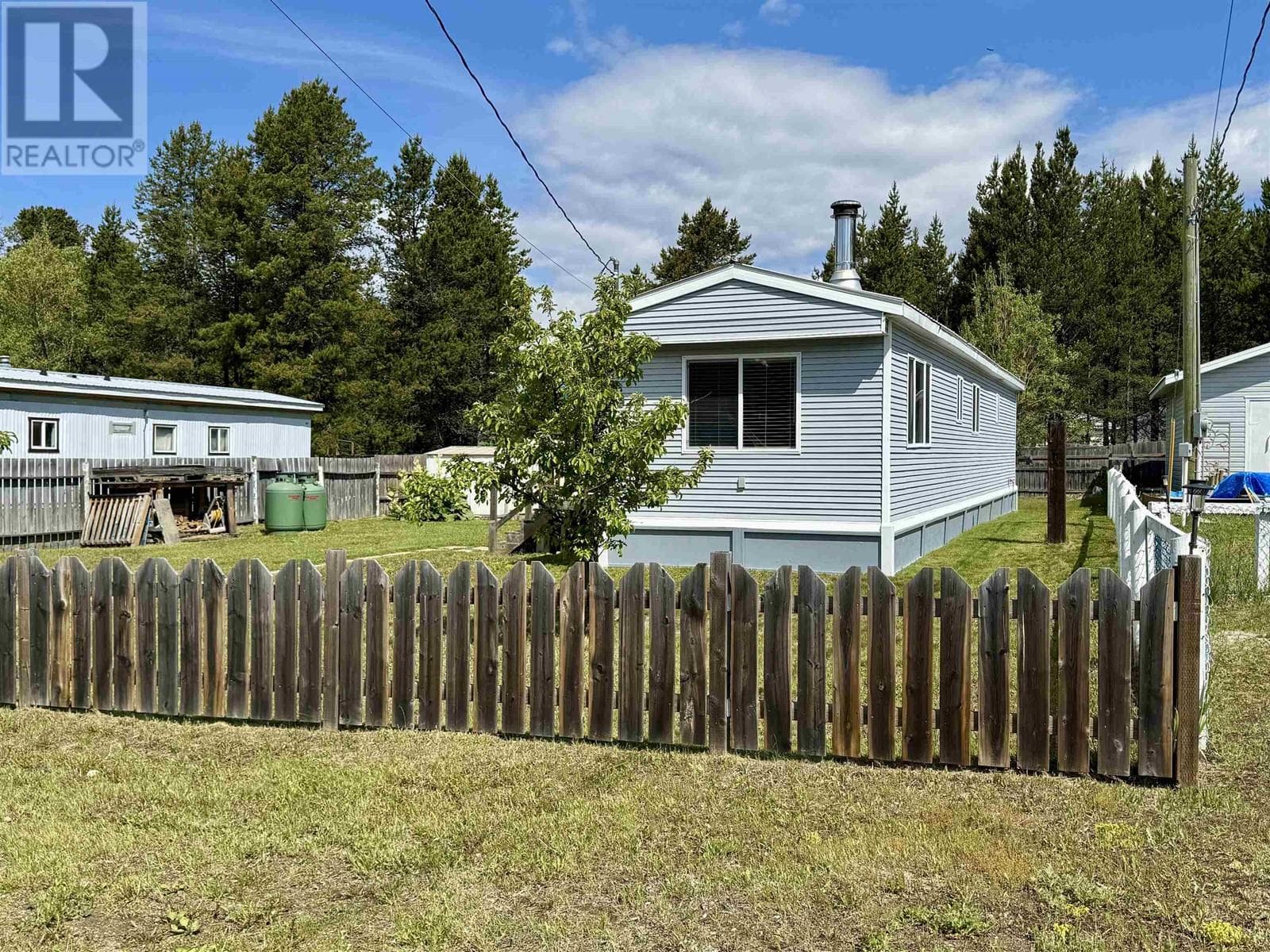 970 BEAVEN CRESCENT photo 3