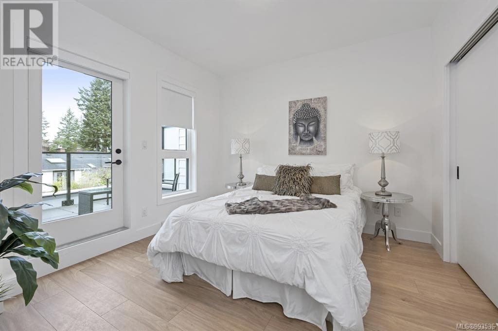 10 2330 Sooke Rd photo 2