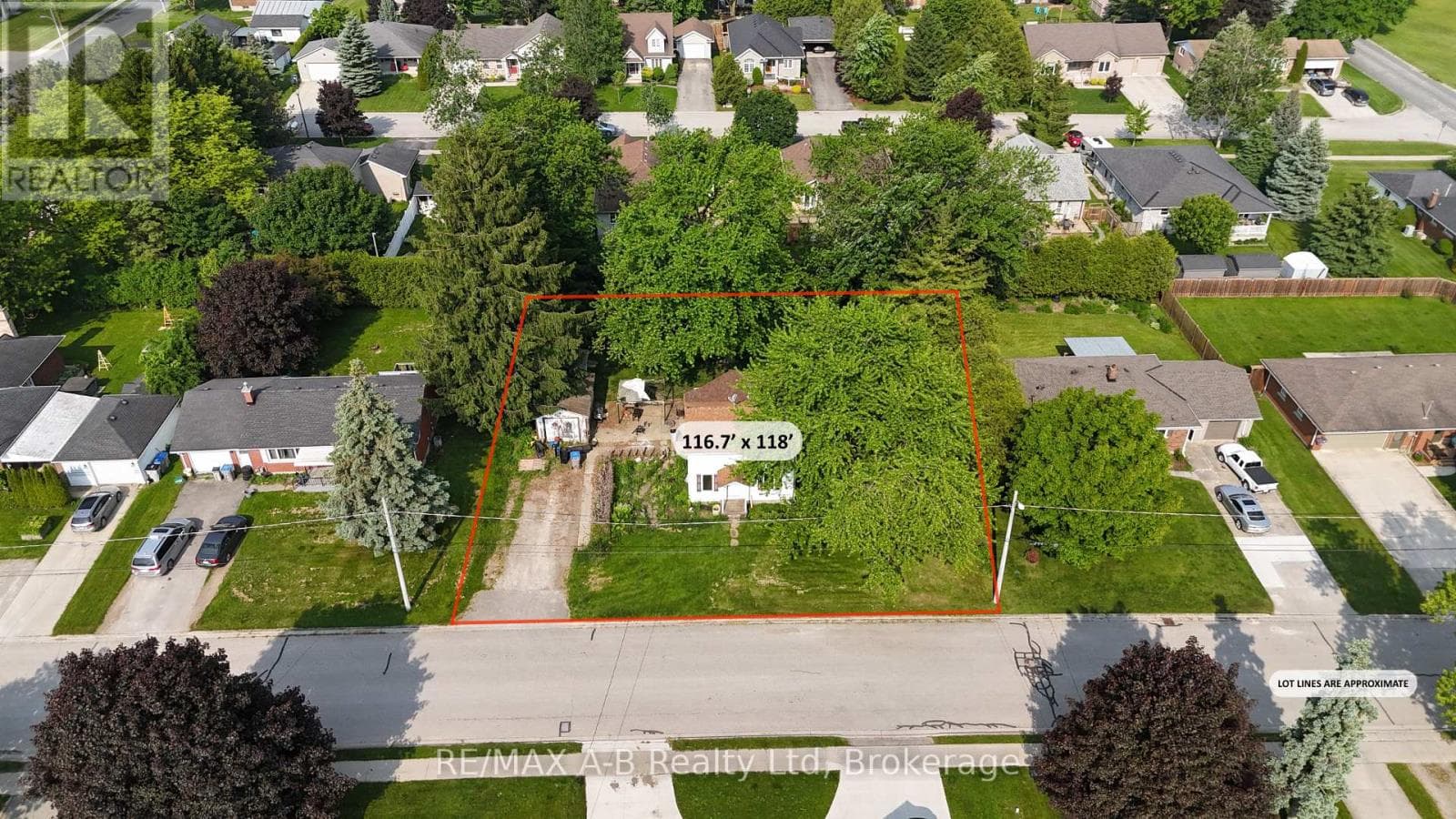 3 bed 1 bath single family at 86 SALINA STREET N — $425,000