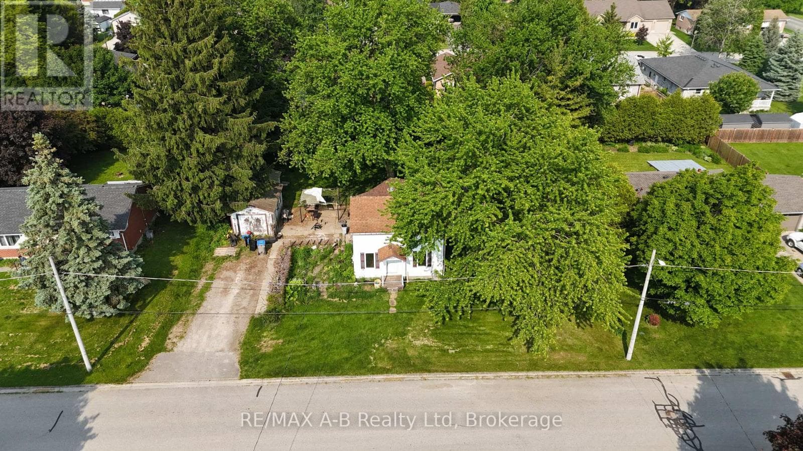 86 SALINA STREET N photo 2