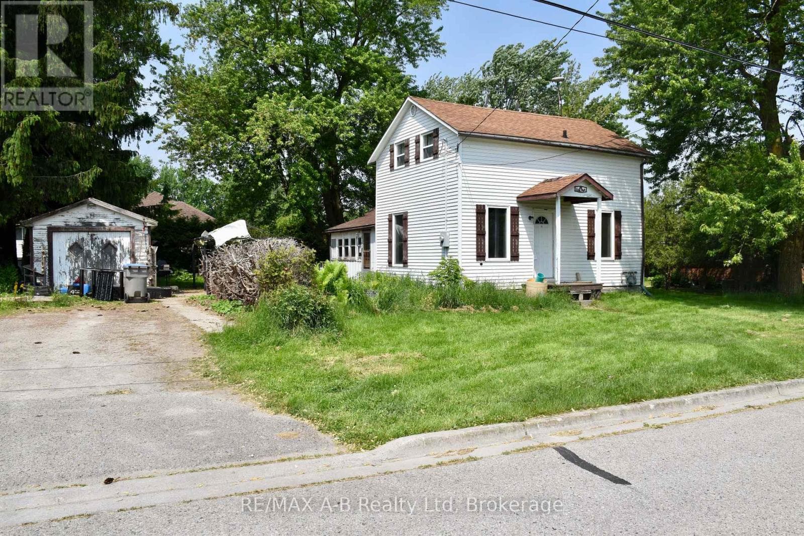 86 SALINA STREET N photo 4