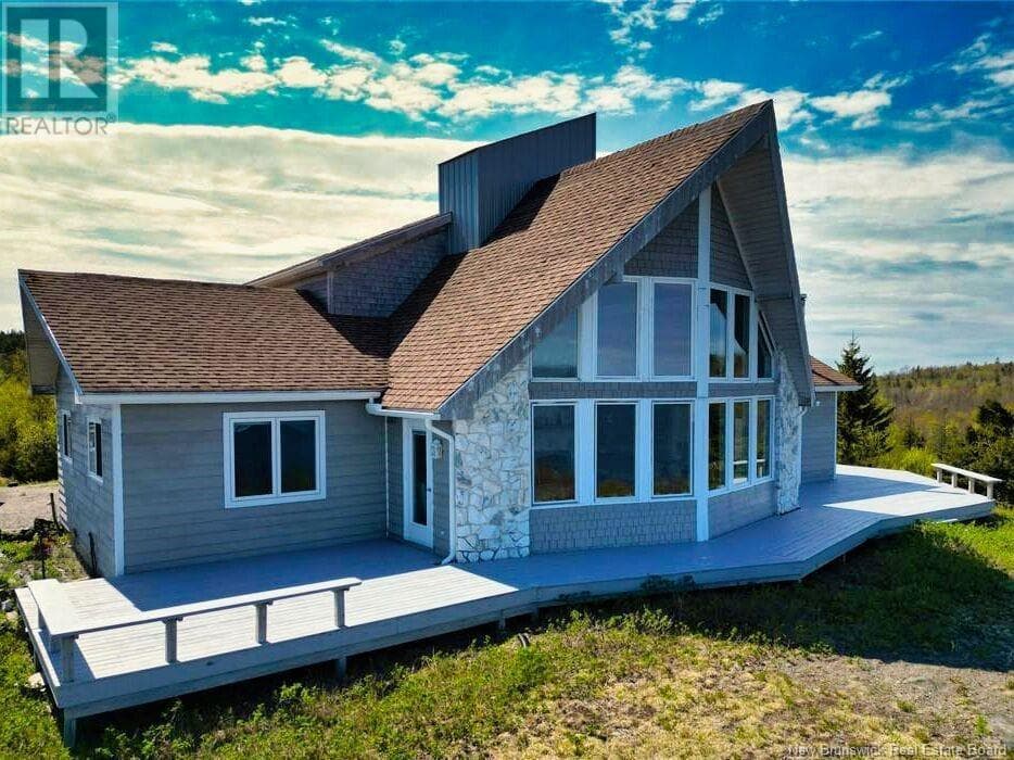 422 Fundy Drive photo 2