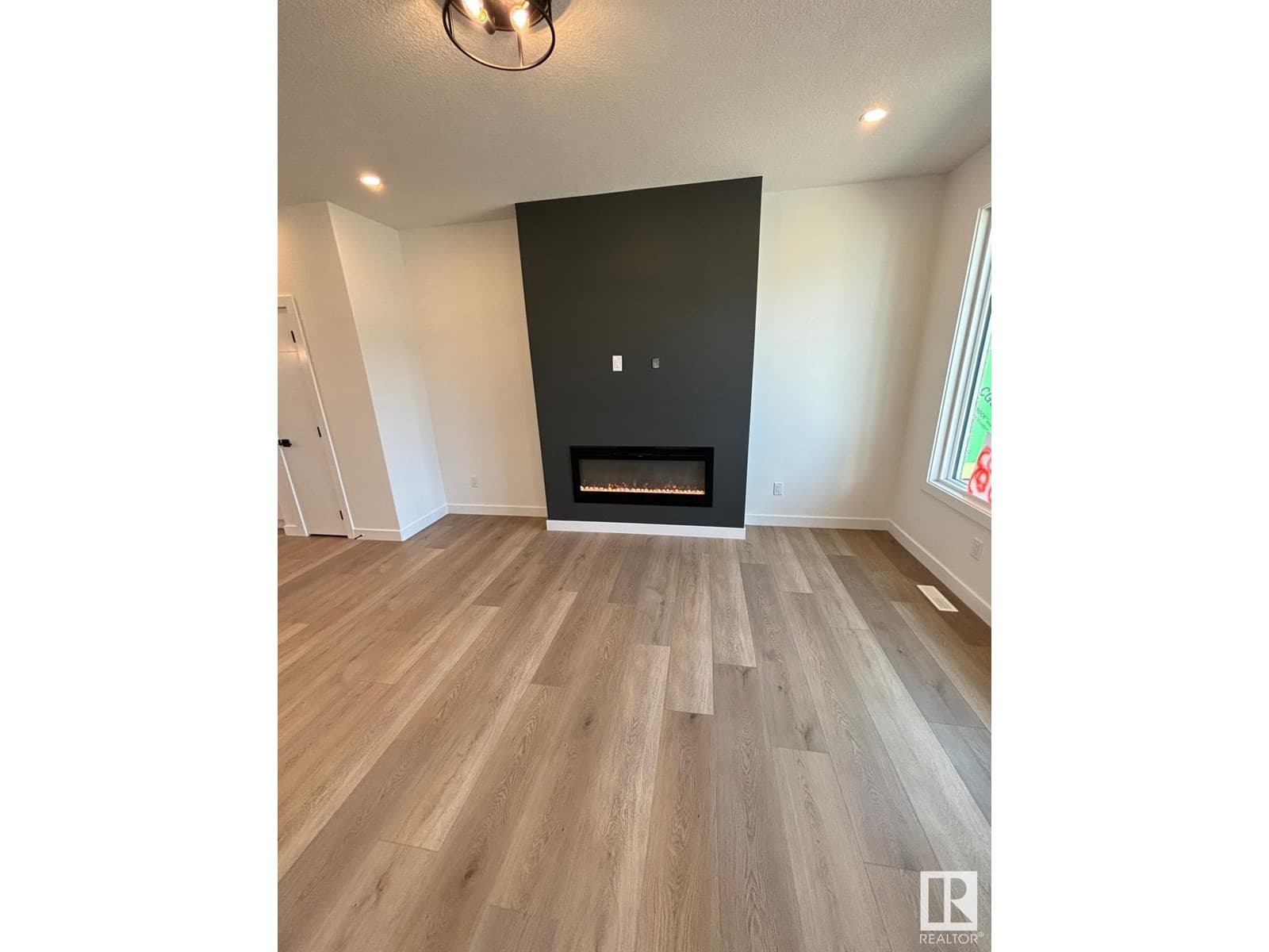 4207 38 ST photo 4