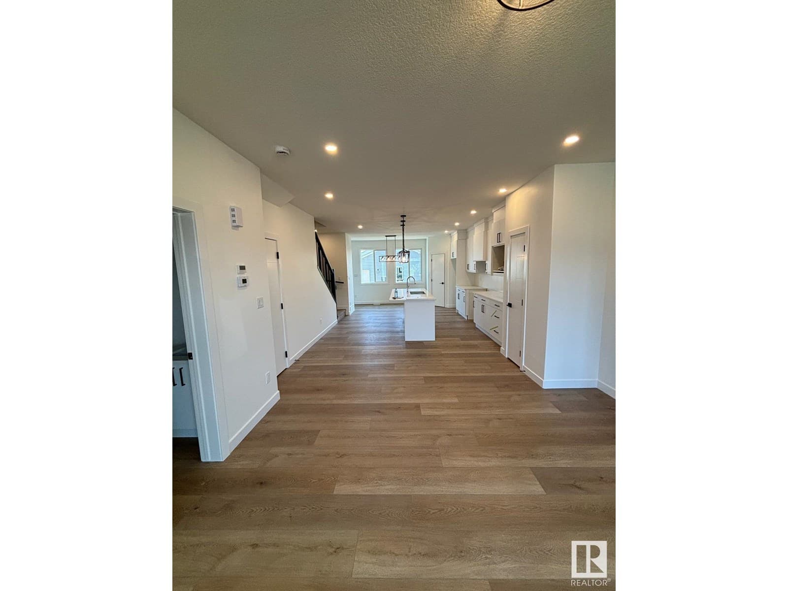 4207 38 ST photo 5