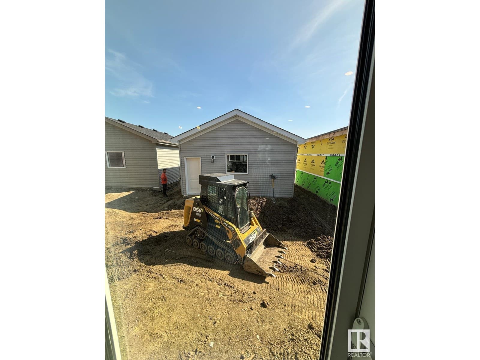 4207 38 ST photo 2