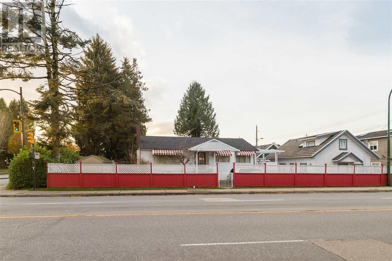 5675 RUPERT STREET photo 2