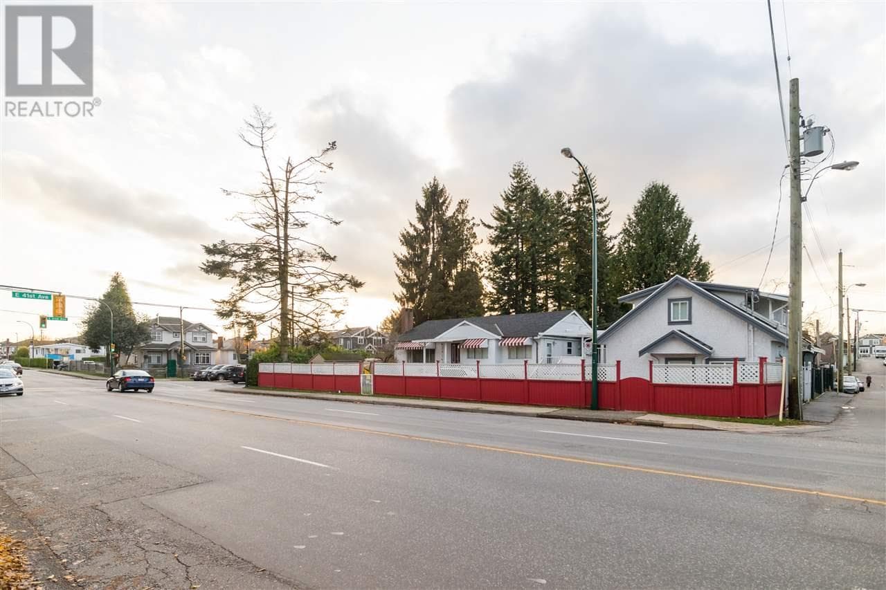5675 RUPERT STREET photo 3