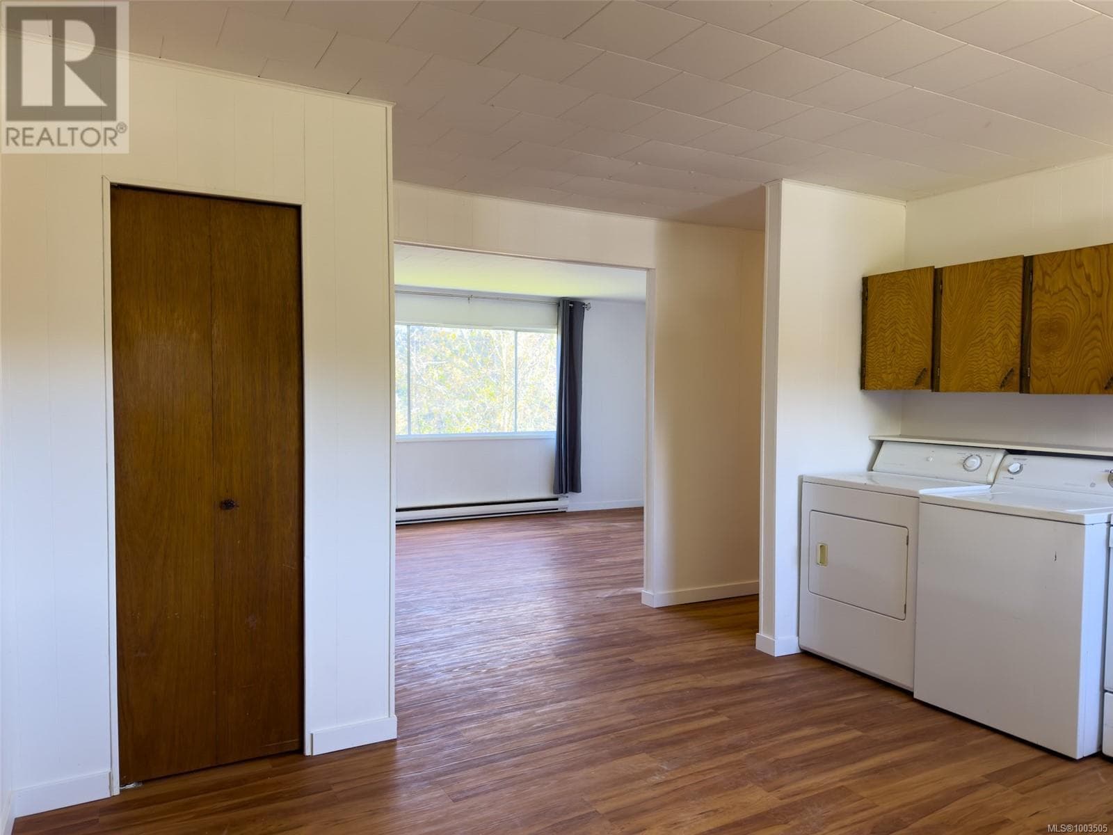461 Coal Harbour Rd photo 5