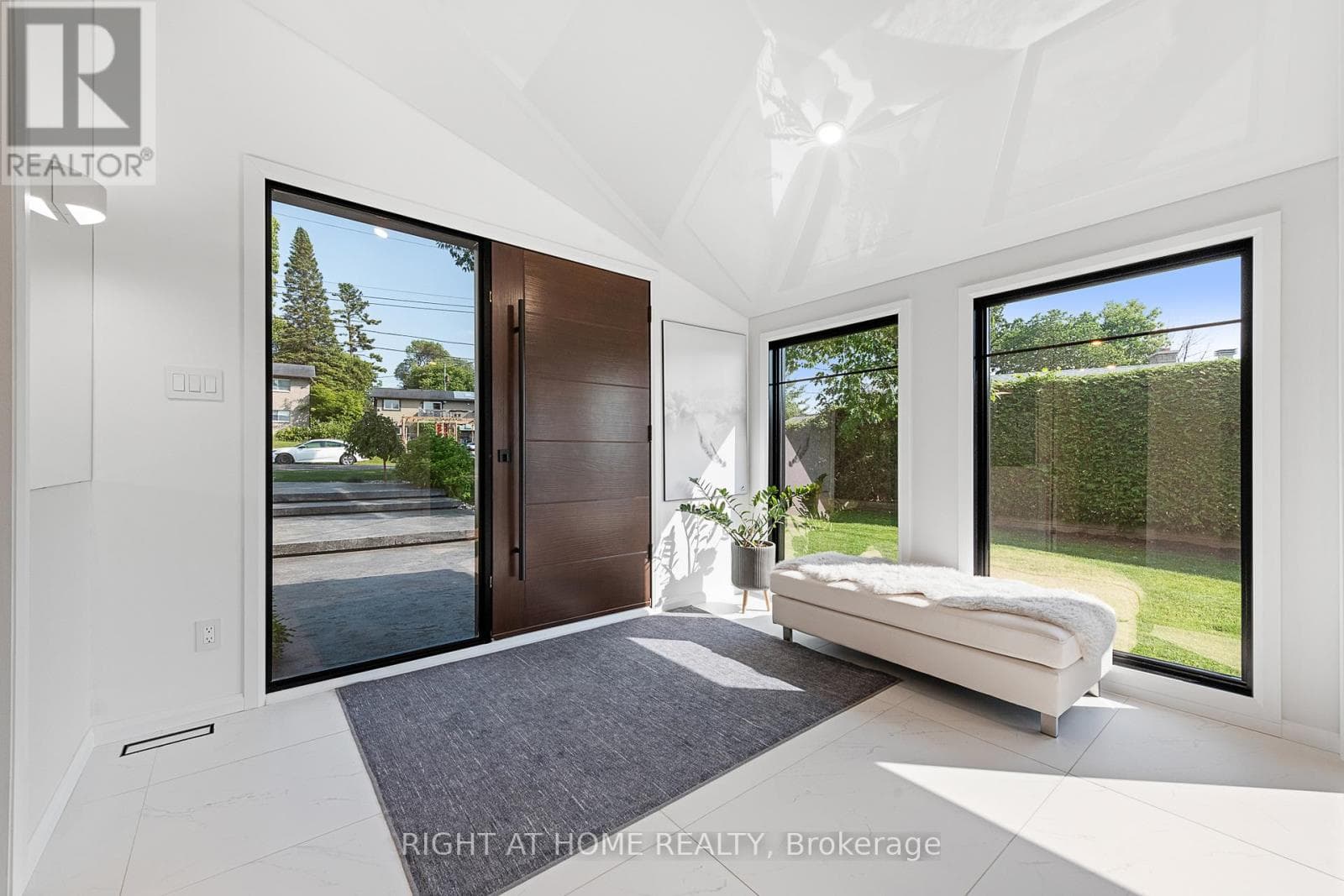 2120 DU CHATEAU AVENUE photo 4