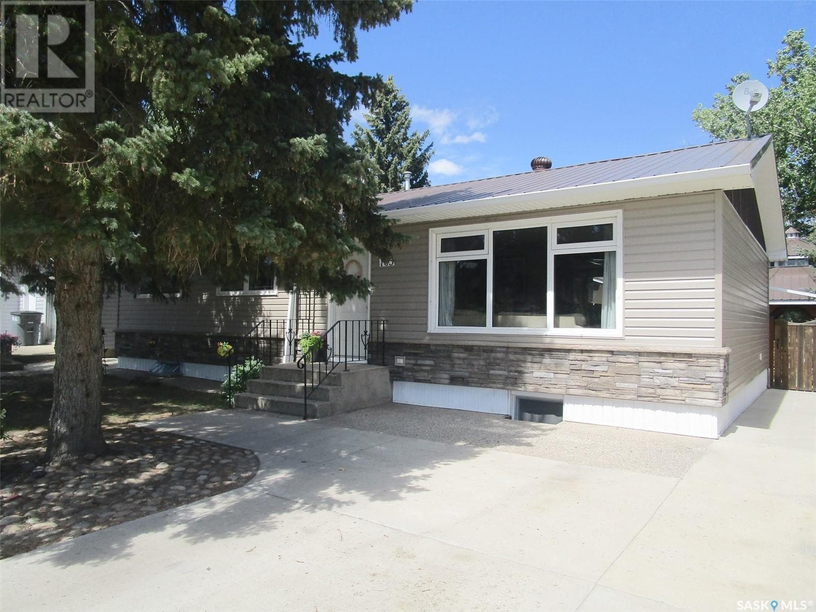 105 Assiniboia AVENUE — photo 2
