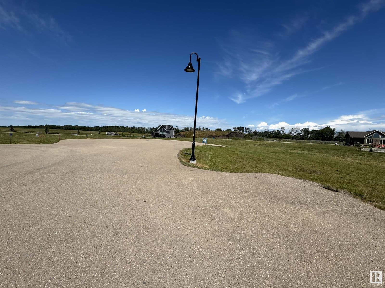 160 Lakeshore CL — photo 3