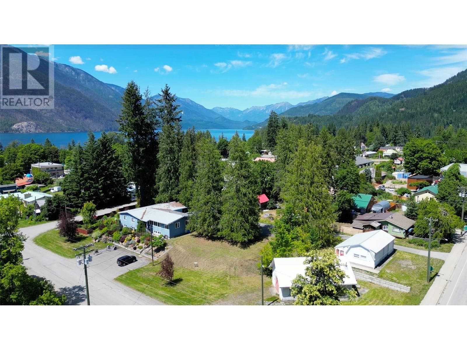 422 Slocan Avenue photo 3