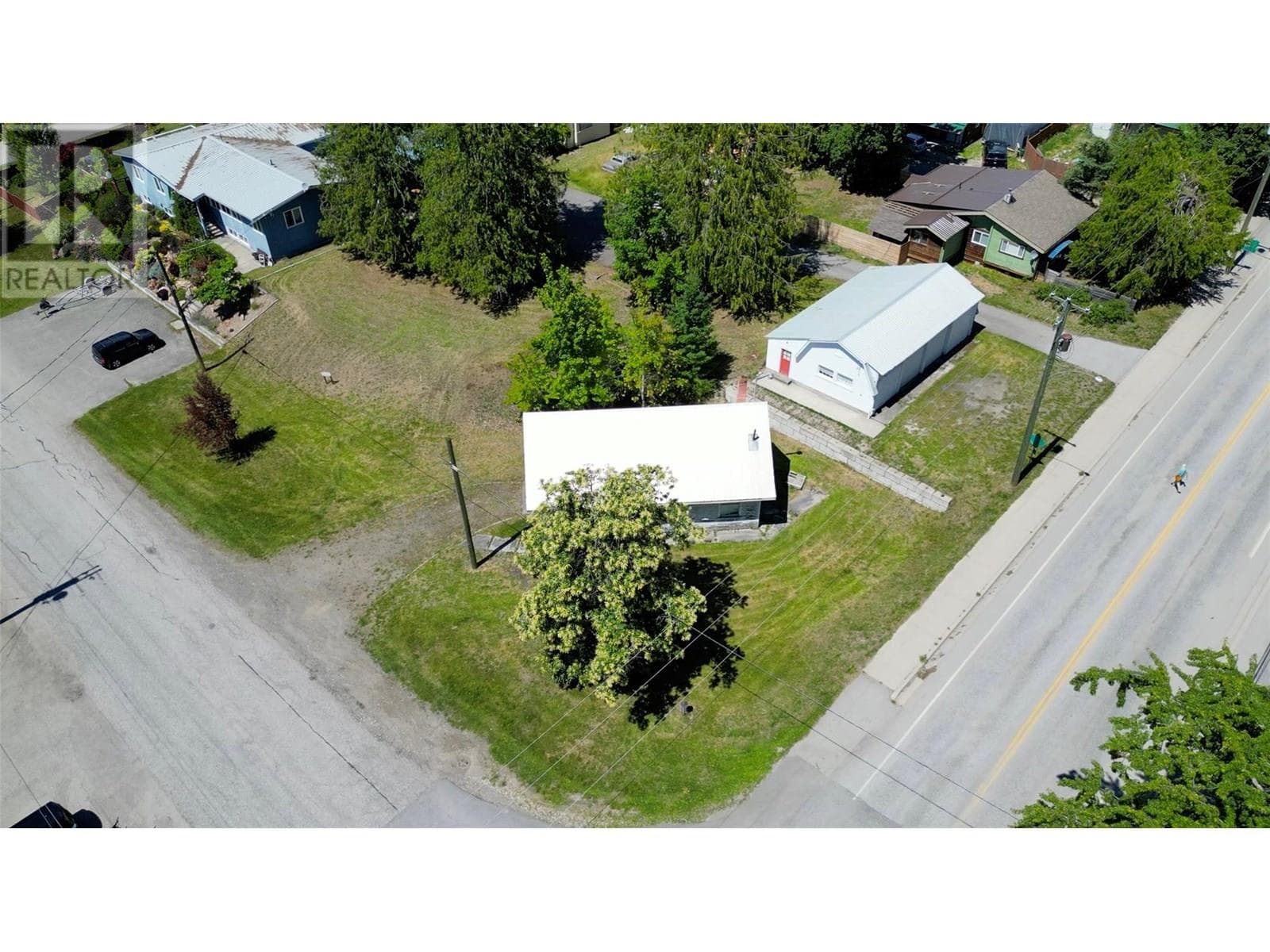 422 Slocan Avenue photo 5