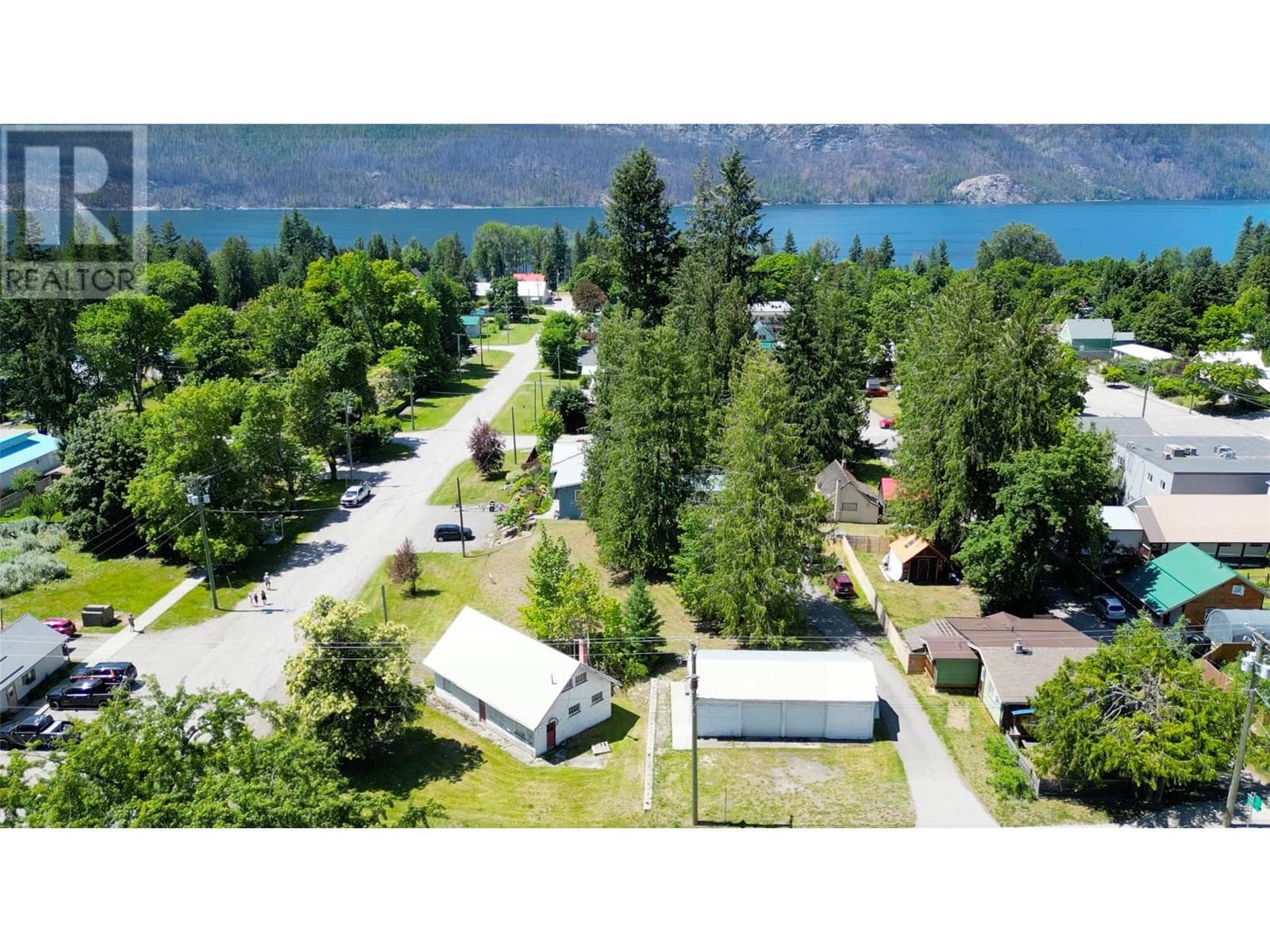 422 Slocan Avenue photo 2