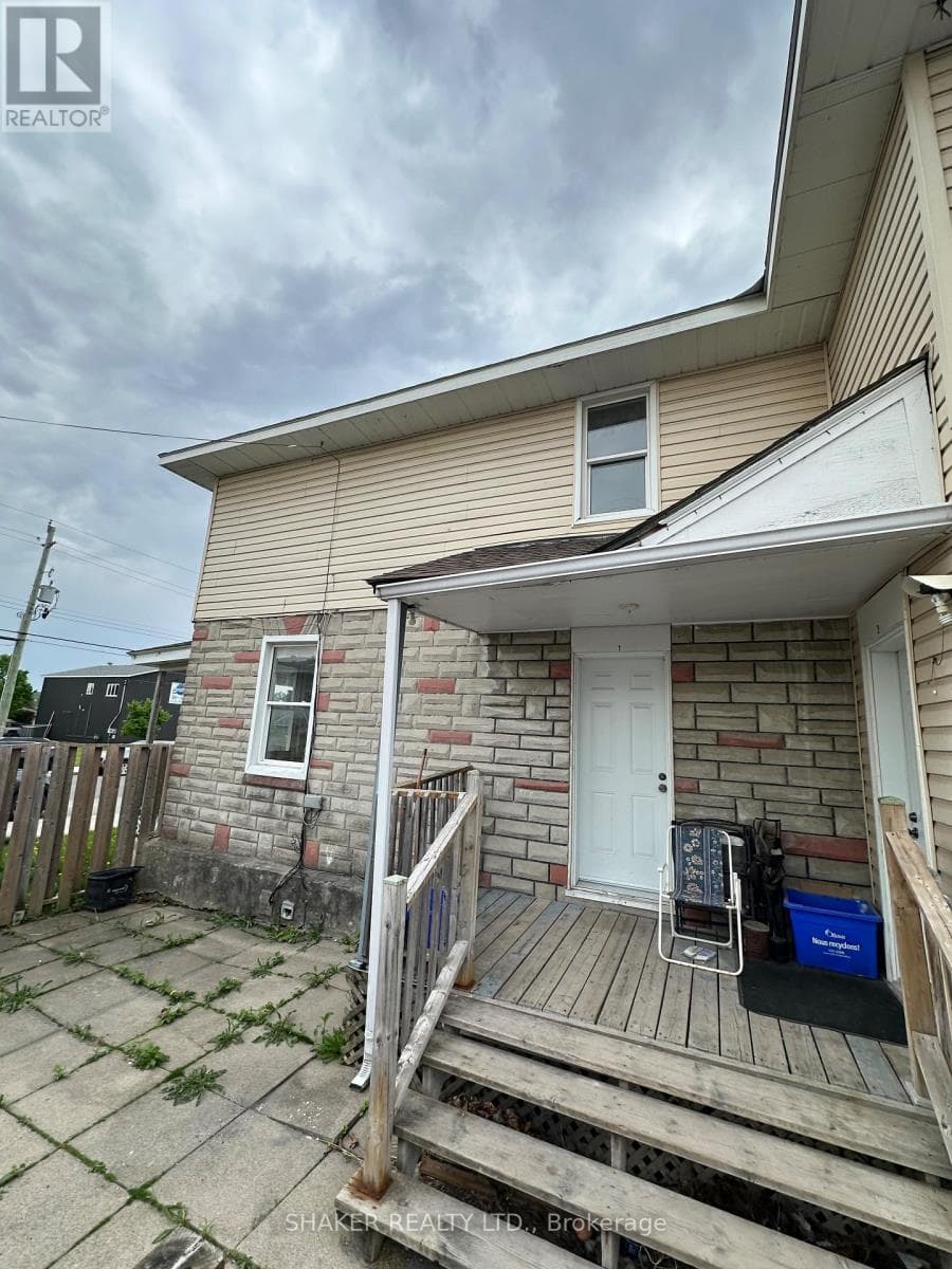 2370 LAURIER STREET photo 4