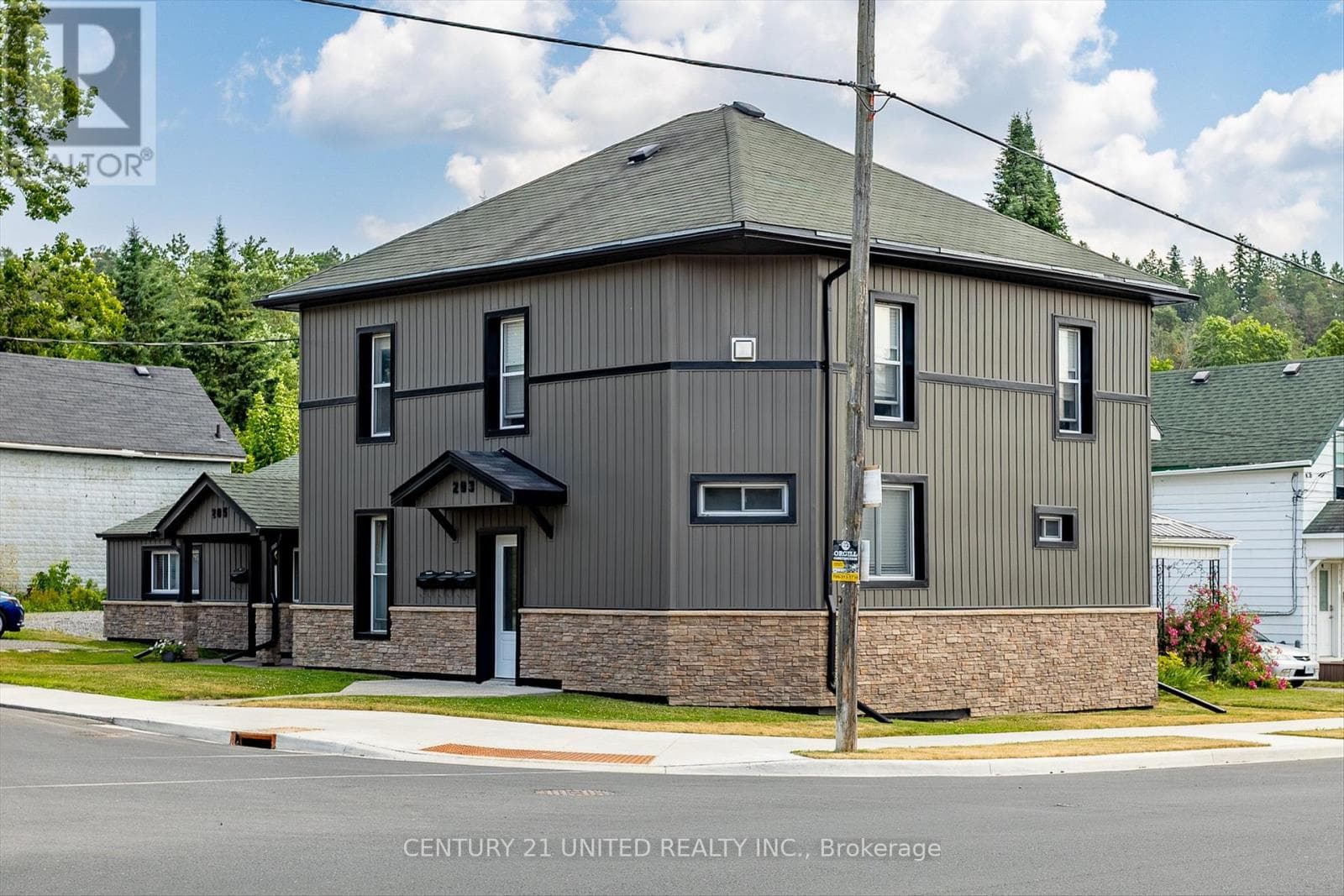 203 CARLISLE AVENUE photo 3