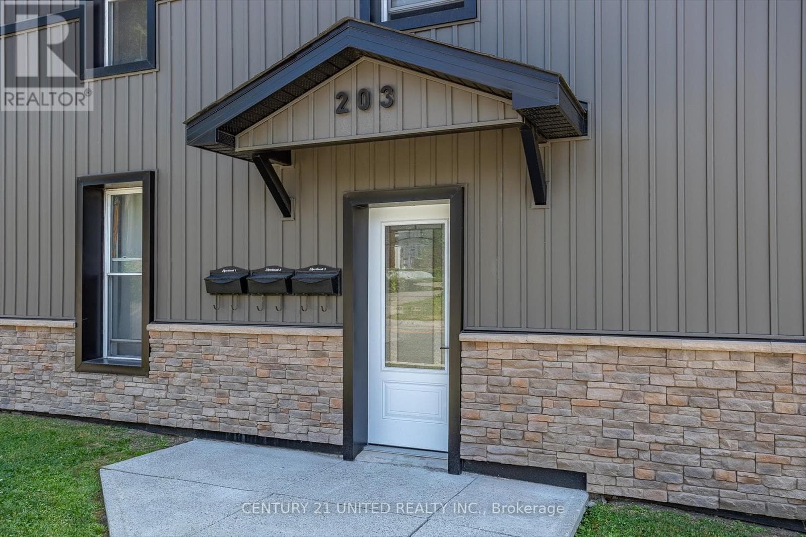 203 CARLISLE AVENUE photo 4