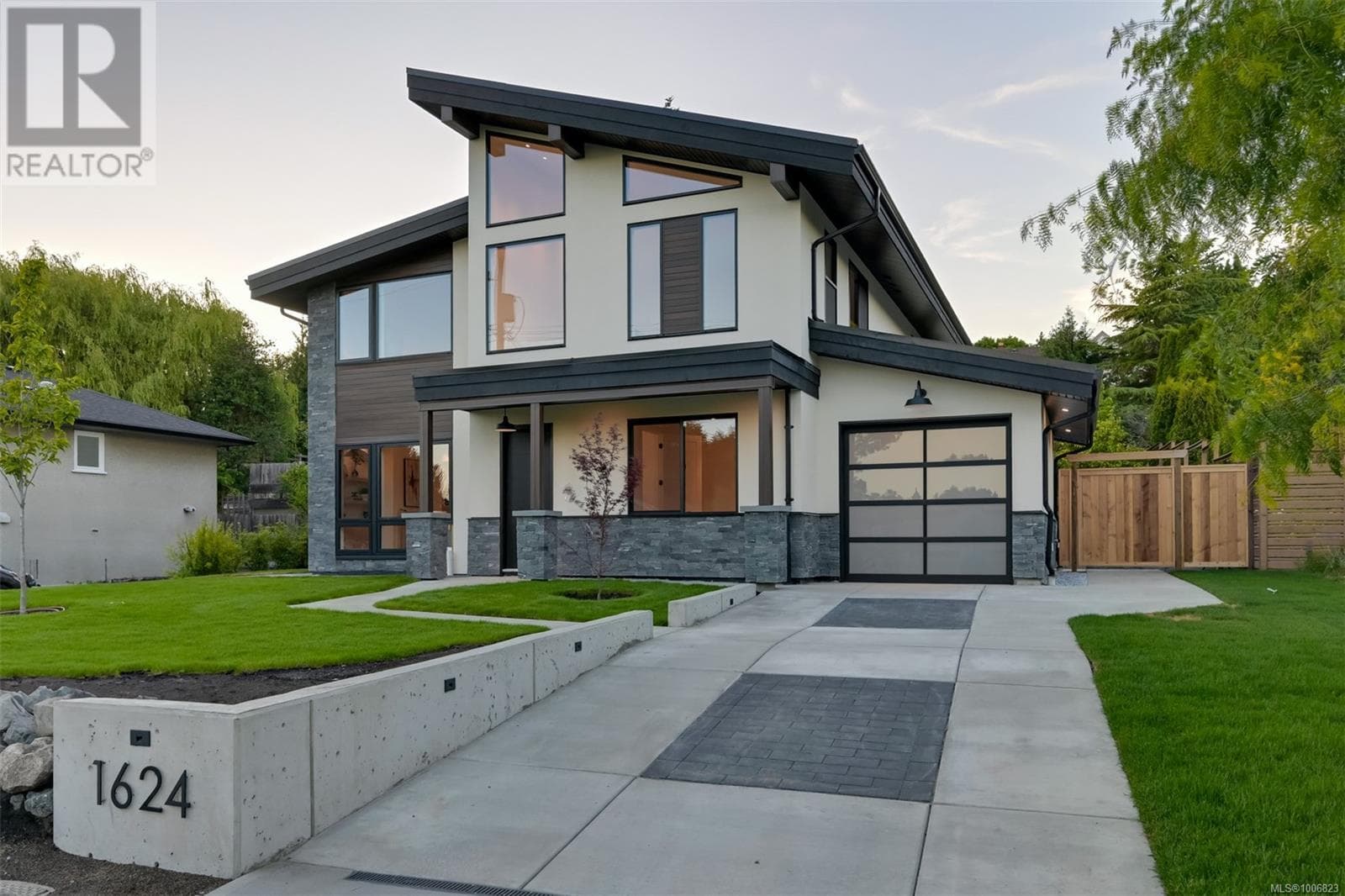 1624 Warren Gdns photo 2