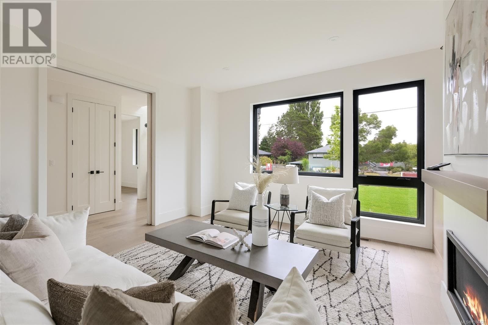 1624 Warren Gdns photo 5