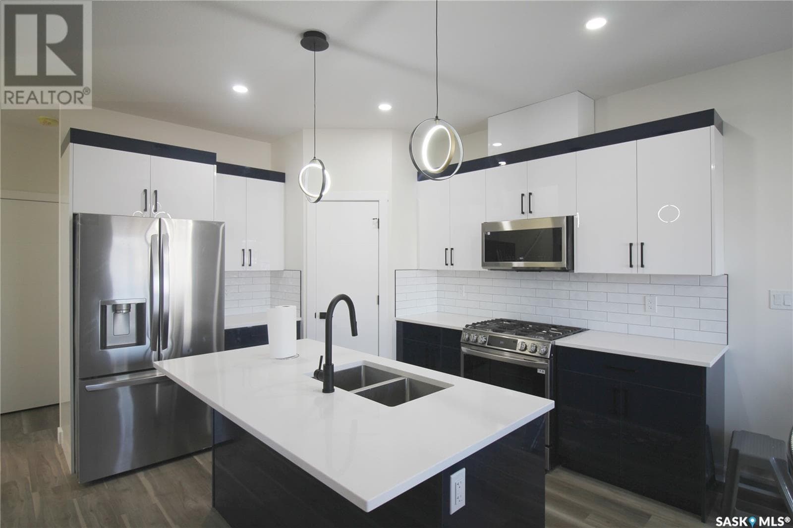 3005 Dumont WAY photo 3