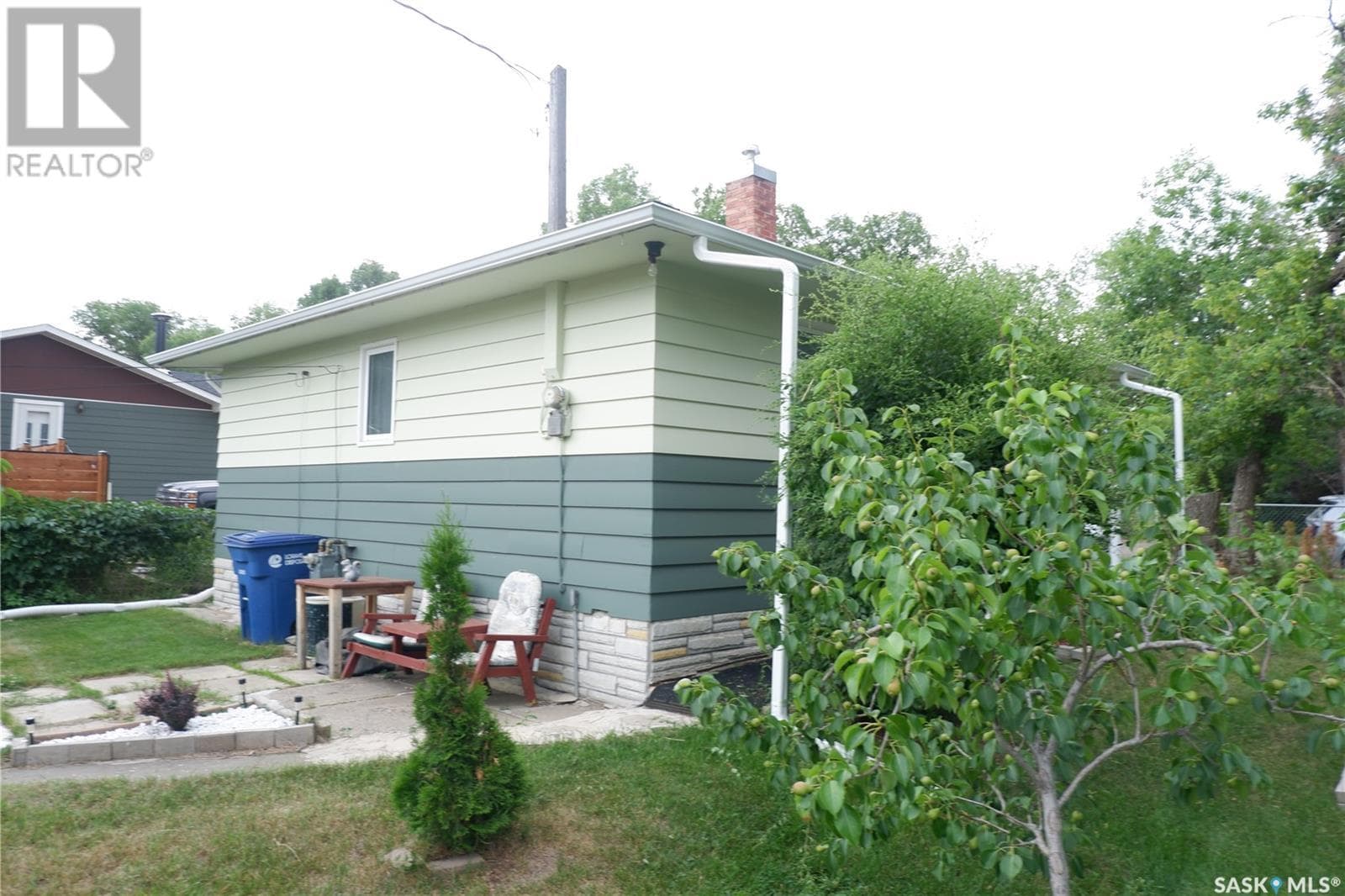 220 6th AVENUE W — photo 2