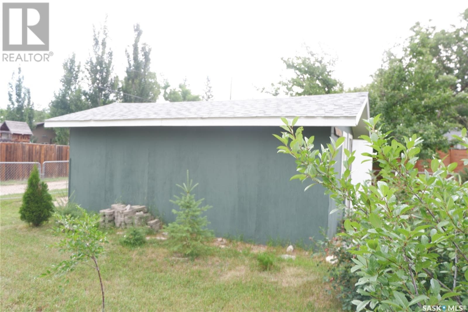 220 6th AVENUE W — photo 3