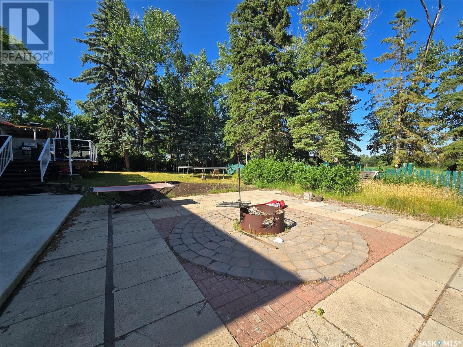 327 Russell STREET — photo 2