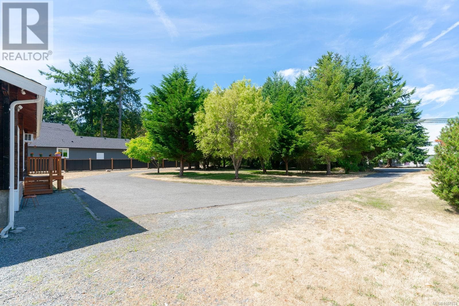 7425 Lantzville Rd photo 3